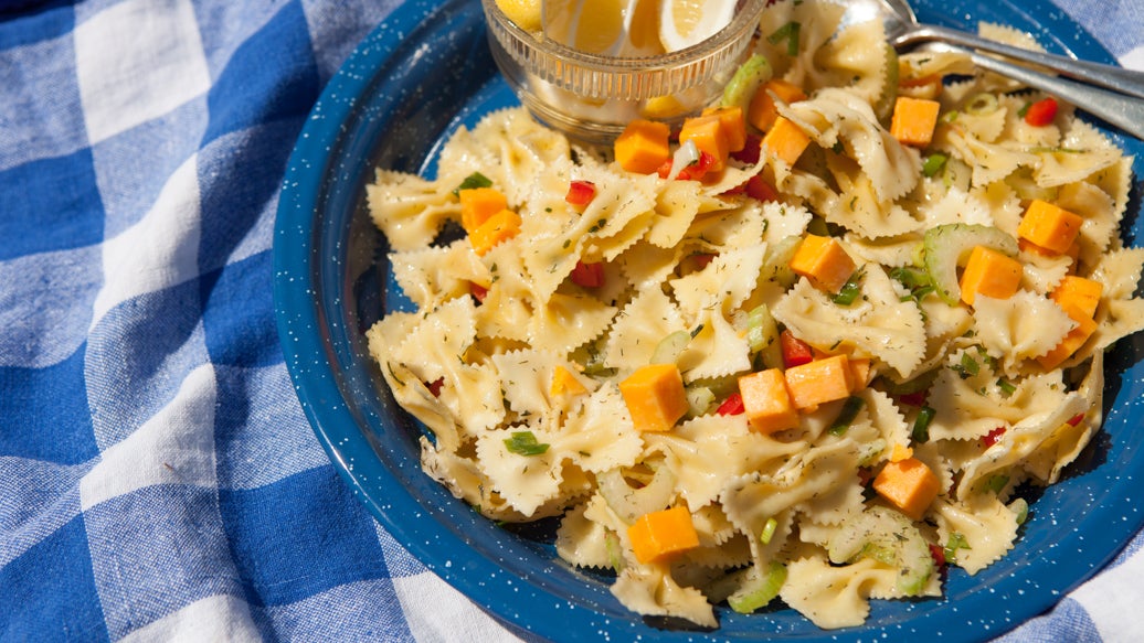 Salade de pâtes à l'aneth et au citron