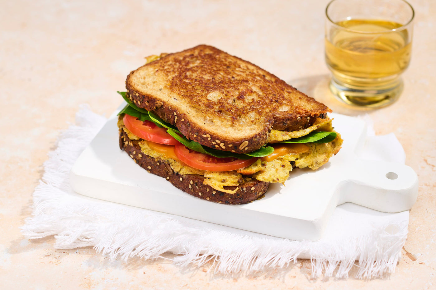 Sandwich-déjeuner à l'œuf et au fromage