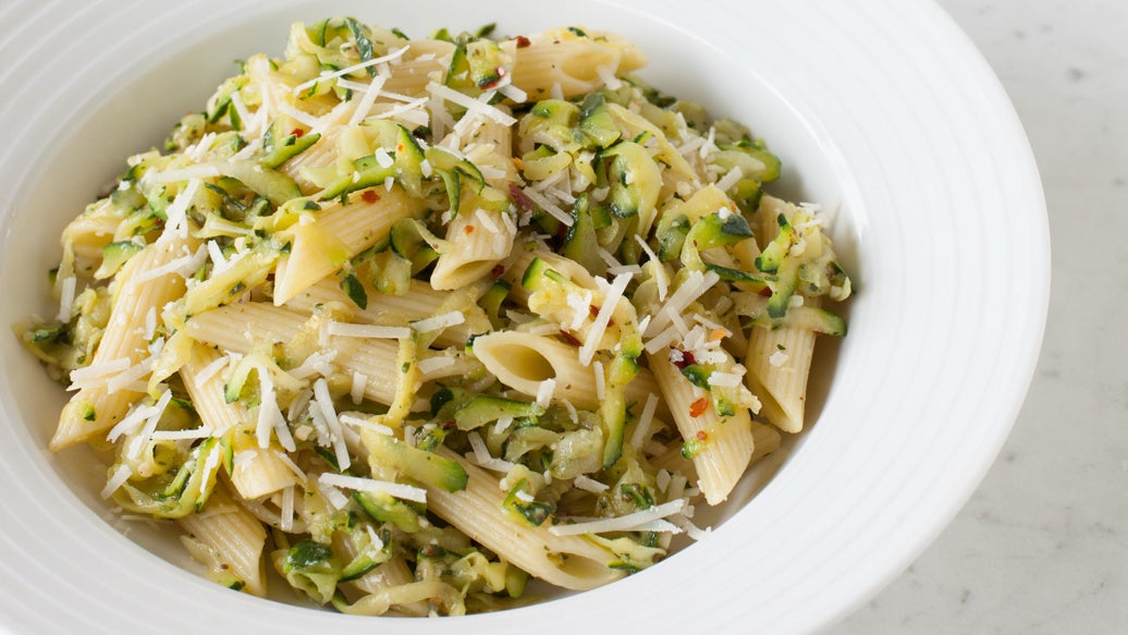 Penne et courgettes à l’ail et aux herbes