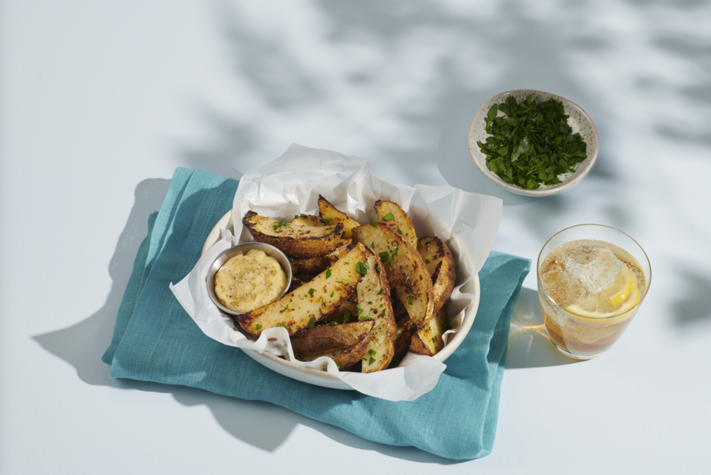 Quartiers de pommes de terre à l'ail et au citron
