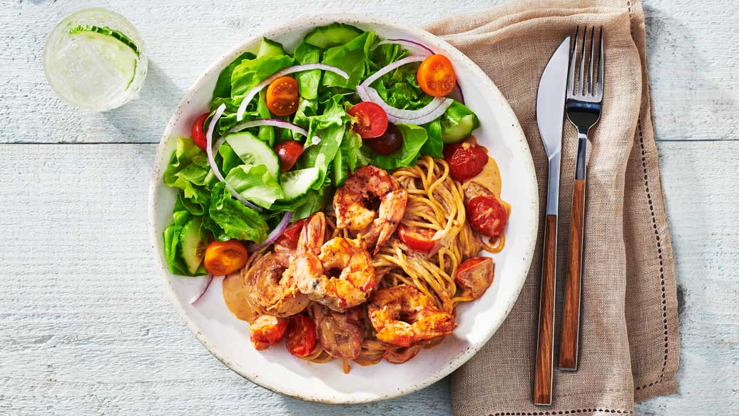 Pâtes crevettes, tomates et ail rouge
