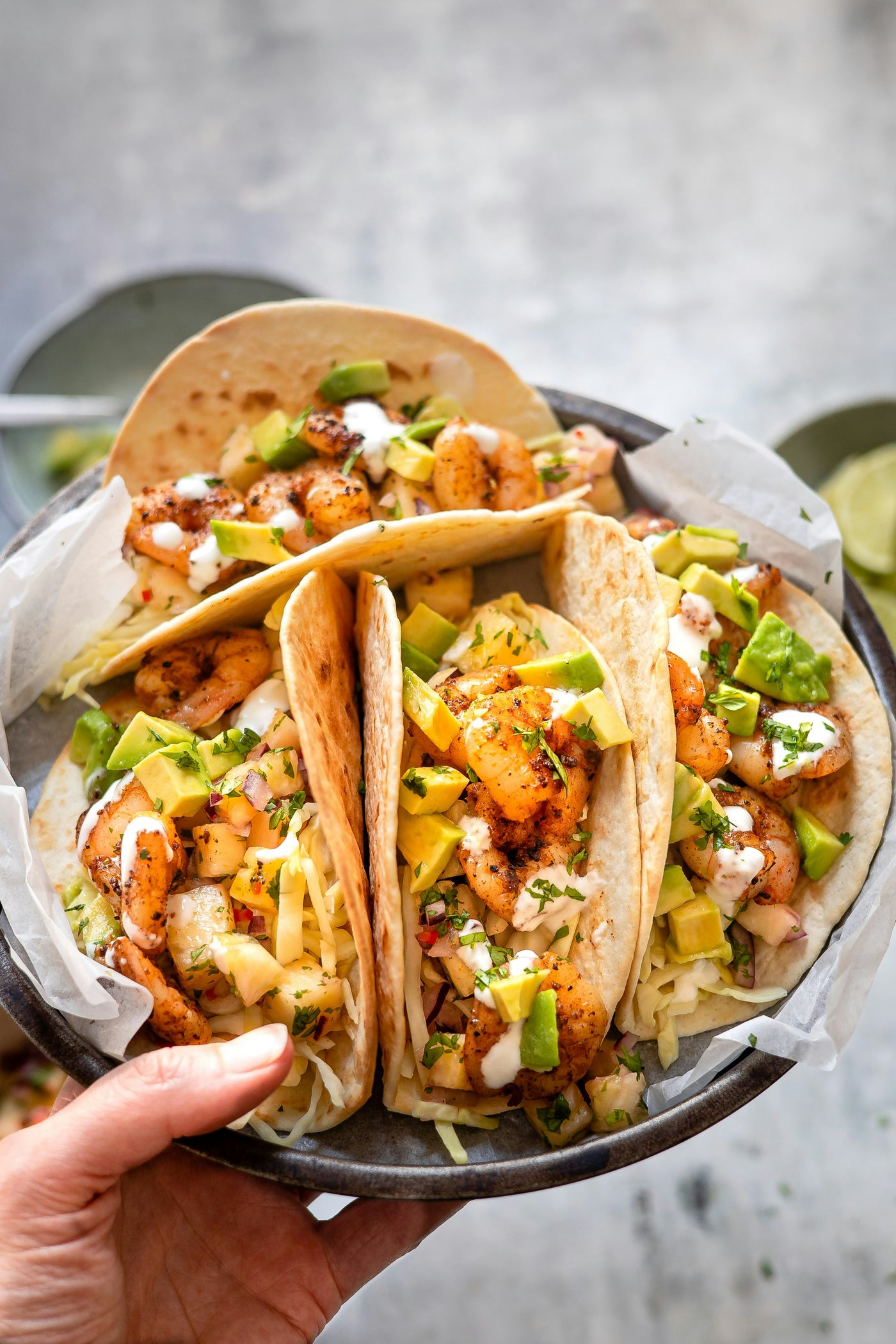 Tacos de poisson, salsa à l'avocat et à la mangue